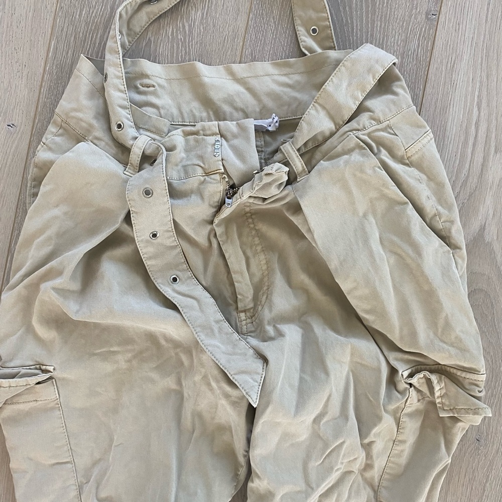 Good American cargo pants size 4 run large fit like a 6